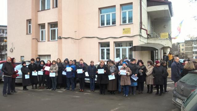 Proteste ale angajaților din mai multe instituții