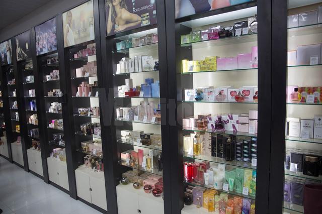 Eleganţă şi bun-gust la redeschiderea magazinului Parfums de Sofia din complexul Bucovina