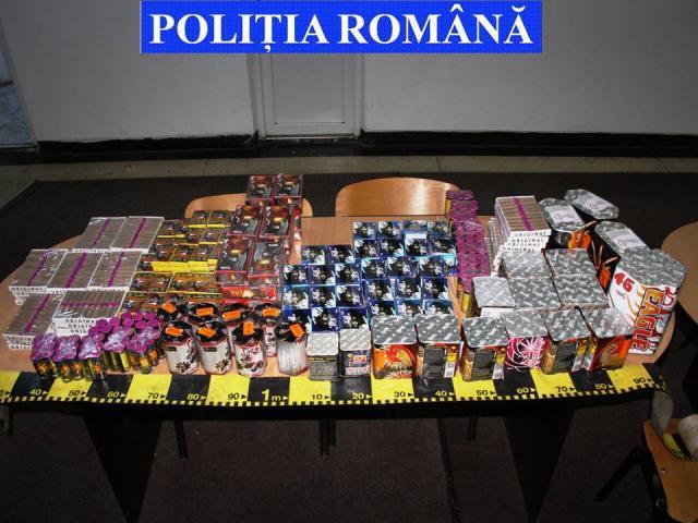 Peste 11.000 de petarde şi 30 de baterii de artificii, în valoare de circa 5.000 de lei, confiscate din Bazar