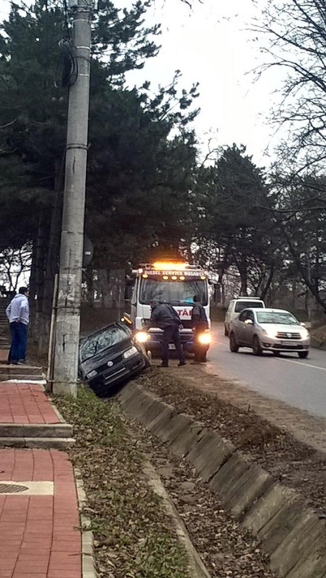 Maşina scăpată de sub control la intrarea în Suceava dinspre Ipotești