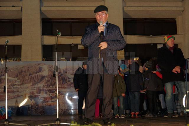 Primarul Ion Lungu l-a chemat pe  Moș Crăciun să împartă miile de cadouri