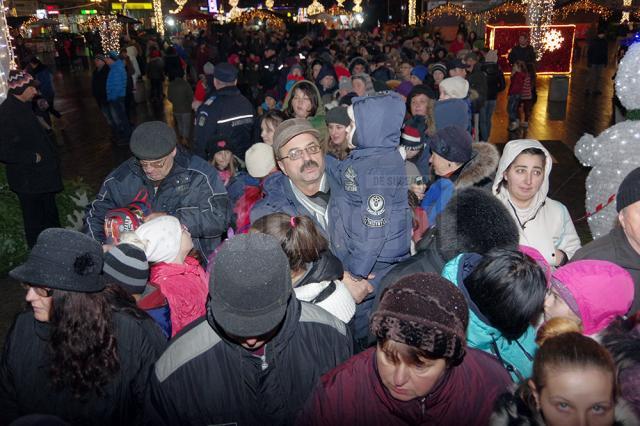 O mulțime de suceveni au venit în Centru, la întâlnirea cu Moș Crăciun