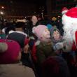 Moş Crăciun a venit cu mii de cadouri pentru copii, la bradul din Centru