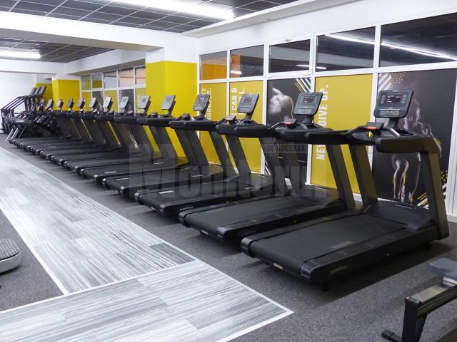 Un număr de 14 benzi de alergare își aşteaptă iubitorii de mişcare la Connect Fitness Center