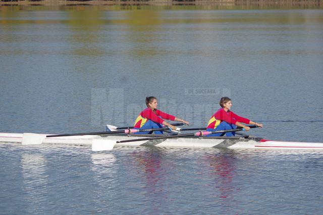 Ionela Lehaci și Gianina Beleagă în barca de două vâsle categorie uşoară