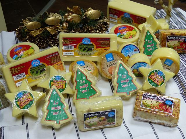 O gamă variată de brânzeturi, oferite de fabrica de Produse Lactate AIDA din Gălănești
