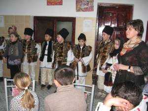 Centrul de plasament ”Visătorii” din Fundu Moldovei a primit cadouri de la elevii din Vama