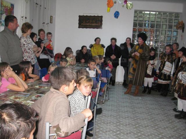 Centrul de plasament "Visătorii" din Fundu Moldovei a primit cadouri de la elevii din Vama