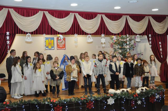Peste 200 de copii au participat la Soloneţu Nou, la a XV-a ediţie a Festivalului „La ieslea Domnului”