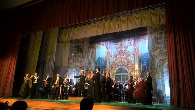 Muzicieni şi balerini din Ucraina, aplaudaţi îndelung la Suceava