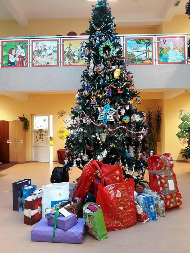 Campania „Cu daruri din dar să facem bucurii”, la Şcoala Primară „Sfântul Ioan cel Nou” din Suceava