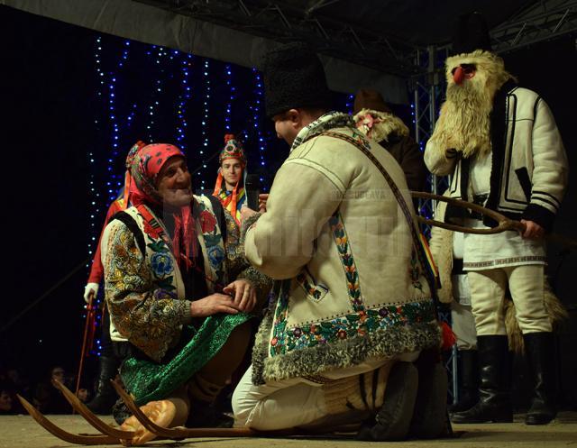 Spectacol extraordinar al măştilor şi al obiceiurilor tradiţionale, la Fălticeni
