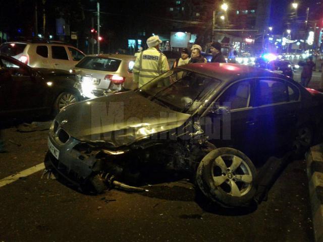 Din primele cercetări se pare că accidentul ar fi fost provocat de șoferul autoturismului BMW cu volanul pe dreapta, un bărbat de circa 30 de ani, care a ajuns la spital