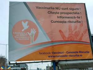 Panou publicitar antivaccinare. Foto: transilvania reporter