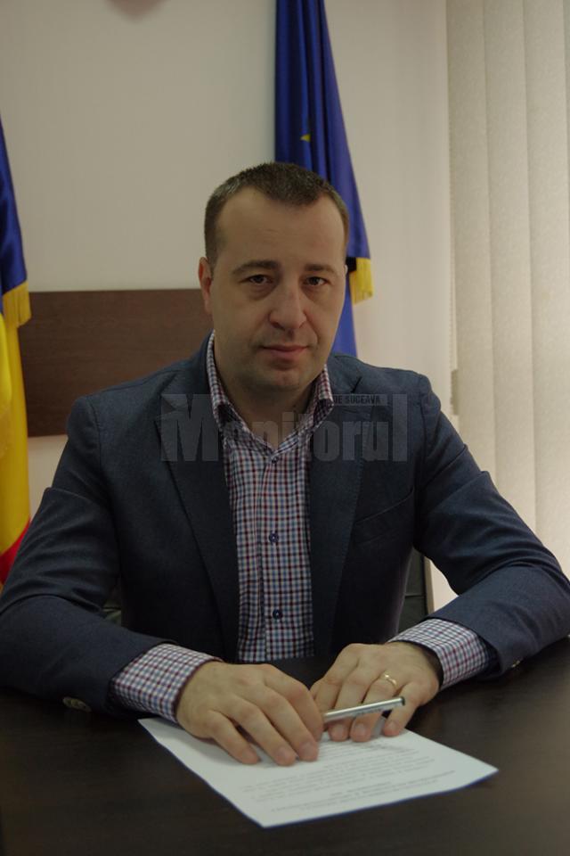 Viceprimarul Lucian Harşovschi, care gestionează activitatea de salubrizare a municipiului reşedinţă de judeţ