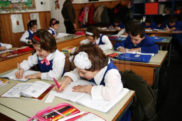 Aproape 300 de elevi de la Moldova Suliţa vor primi câte o masă caldă la şcoală, deşi anul trecut programul a fost aproape ratat