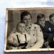 Mama Barbara cu cei trei copii (Adolf este cel ţinut în braţe)