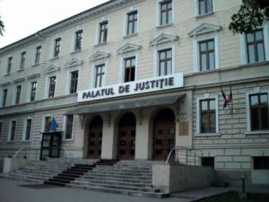 Curtea de Apel Suceava a decis ieri achitarea soţilor Costel şi Lenuţa Colibaba, decizie care ridică noi semne de întrebare asupra modului în care se înfăptuieşte justiţia la Rădăuţi