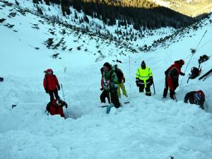 Câteva ore de căutări pe un ger de -26 de grade pentru a dezgropa un schi al lui Nathy Josse