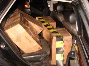 Ţigări de contrabandă de peste 30.000 de lei, confiscate de poliţişti