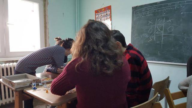 Se caută voluntari pentru pregătirea şcolară a copiilor din centrele de plasament din Suceava