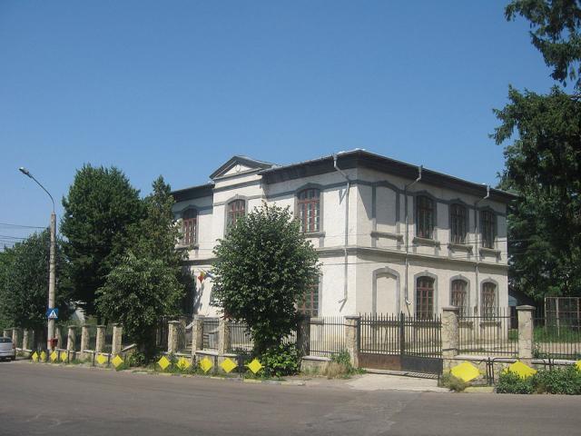 Şcoala Generală Nr. 5 Burdujeni, fosta Şcoală de Băieţi din vechiul târg