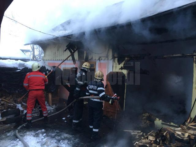 Un bătrân și-a găsit sfârșitul într-un incendiu violent la Negostina