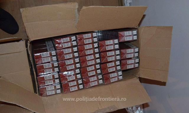 Polițiștii de frontieră au descoperit 11 colete cu ţigări de contrabandă