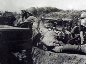 Soldaţi luptând în Primul Război Mondial