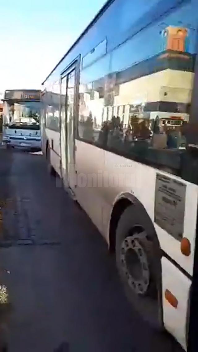 Blocarea autobuzelor de la Iulius Mall