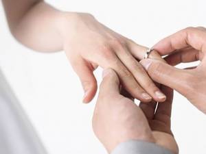 Cum păzim căsnicia de gesturi necugetate?
