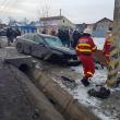 Autoturismul a lovit un cap de pod și a prins apoi un șanț betonat, fiind avariat serios