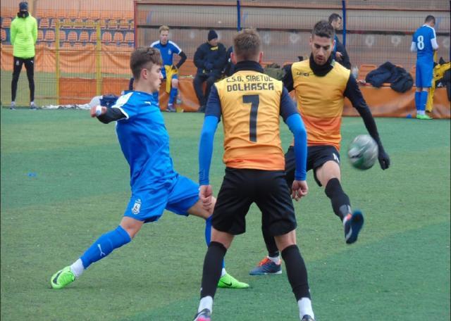 Fotbaliştii de la Siretul Dolhasca au jucat timp de o repriză de la egal la egal cu Ceahlăul. Foto: danesanu.blogspot.ro