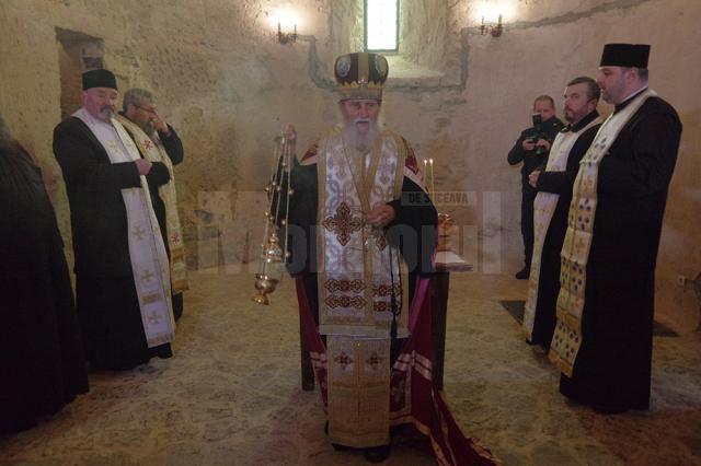 Arhiepiscopul Sucevei si Radautilor a oficiat o slujba de pomenire in capela Cetatii de Scaun