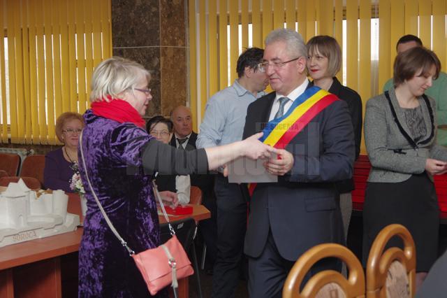 Ion Lungu a acordat diplome şi medalii aniversare personalităţilor Sucevei la împlinirea a 630 de ani de atestare documentară