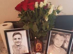 Cei doi tineri morţi în accidentul din Marea Britanie. Gheorghe Sofiţchi, în dreapta
