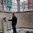 Viceprimarul Lucian Harșovschi a făcut o demonstrație de încărcare a unei mașini electrice, la una din stațiile de la Primăria Suceava