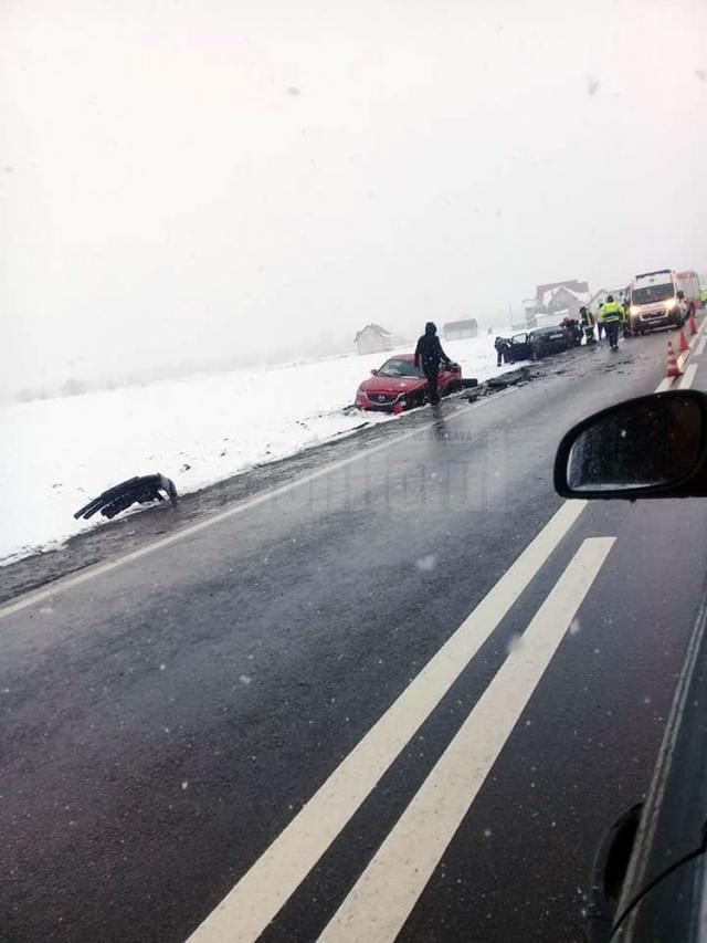 Accident cu trei răniți, după ce o șoferiță a scăpat mașina de sub control