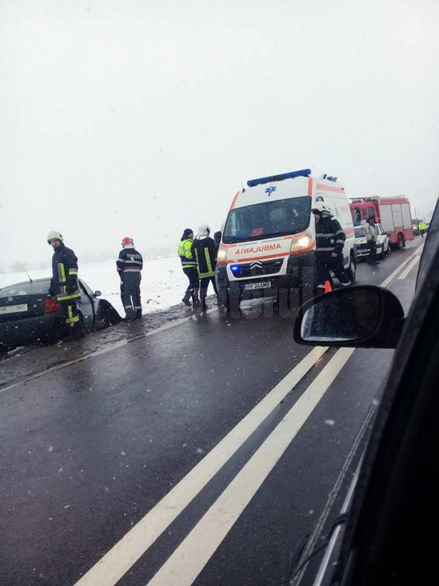 Accident cu trei răniți, după ce o șoferiță a scăpat mașina de sub control