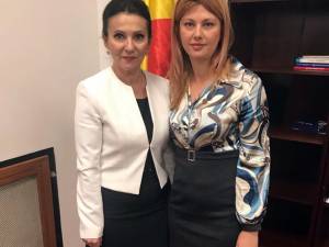 Deputatul Maricela Cobuz şi ministrul Sănătăţii, Sorina Pintea