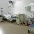 Saloanele sunt cu două, trei şi patru paturi, cu toate dotările necesare pacienţilor imobilizaţi la pat