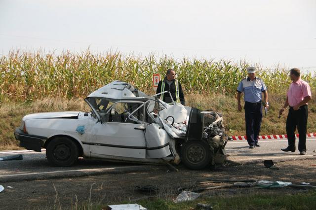 Dacia 1310 peste care s-a răsturnat maşina de poliţie