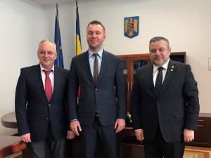 Ioan Balan, alături de Eminenţa Sa, Oleksandr Bankov, ambasadorul Ucrainei la Bucureşti, şi Paul Rohovei, consilier în cadrul Ambasadei