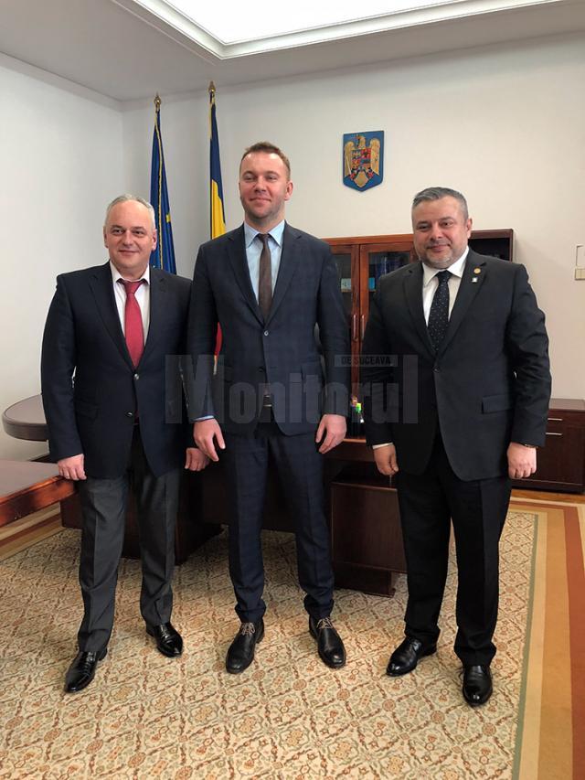 Ioan Balan, alături de Eminenţa Sa, Oleksandr Bankov, ambasadorul Ucrainei la Bucureşti, şi Paul Rohovei, consilier în cadrul Ambasadei