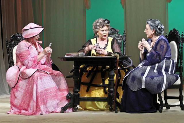 Florina Cercel și Carmen Tănase, în spectacolul ”Gaițele”, la Casa de Cultură a Sindicatelor