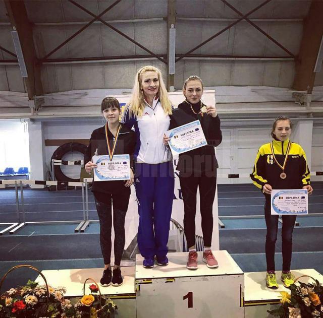 Madalina Sarbu (stanga) si antrenoarea Erzilia Tampau