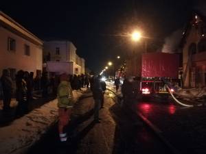 Incendiul a cuprins două gospodării aflate în vecinătatea Serviciului Teritorial al Poliției de Frontieră Suceava