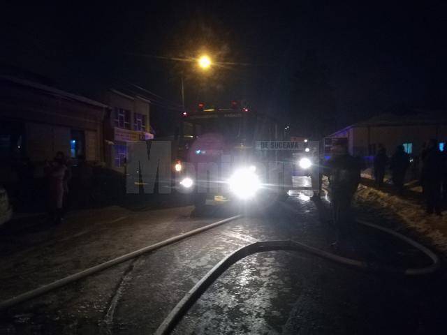 Bătrân carbonizat într-un incendiu extrem de violent care a cuprins două gospodării