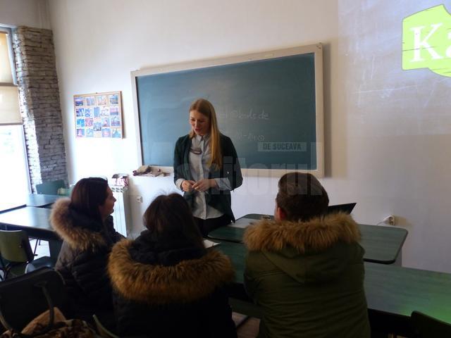 Dominika Pacek, responsabilă de recrutări, are întâlniri cu studenții suceveni