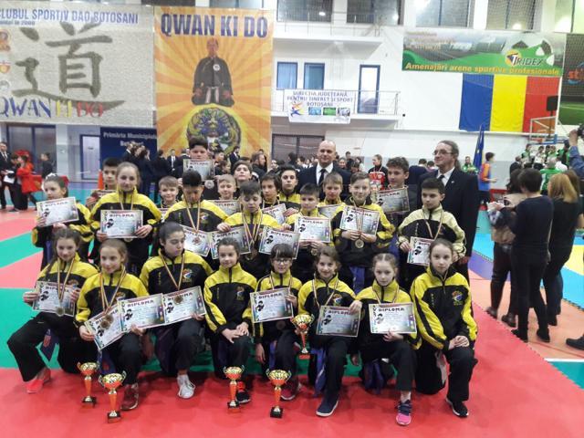 Sportivii de la He Pai Suceava (negru-galben) au dominat naţionalele de copii la Qwan Ki Do